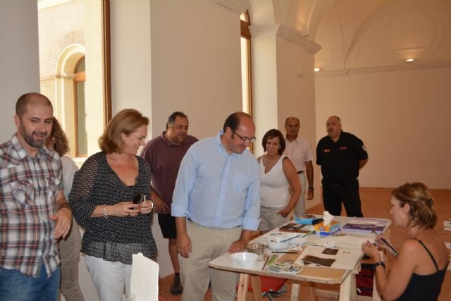 El consejero de Cultura y el alcalde de Mula clausuran el taller sobre técnicas de acuarelas impartido por el artista muleño Nono García