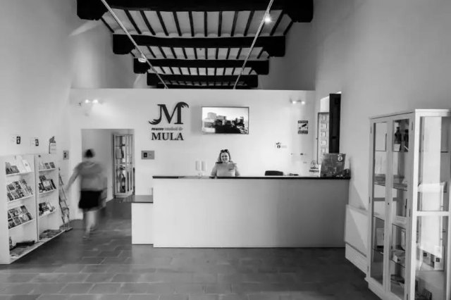 La oficina de turismo de Mula cambia de acceso por las obras de mejora que se van a llevar a cabo