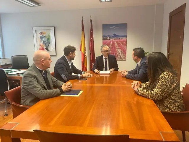 El alcalde de Mula demanda al consejero de Salud más personal en el centro de salud