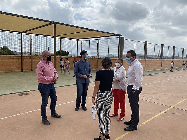 El Ayuntamiento trabaja en solucionar algunas de las demandas históricas de los centros educativos del municipio