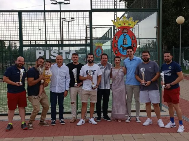 Finalizan las ligas de pádel, tenis y fútbol sala con la entrega de trofeos