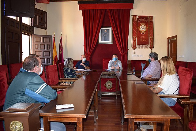 Ayuntamiento y floristas coordinan medidas ante la llegada del Día de los Santos