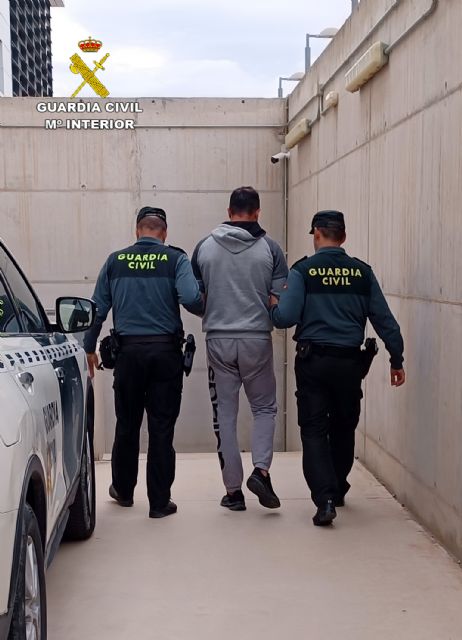 La Guardia Civil detiene en Mula a un huido de la justicia