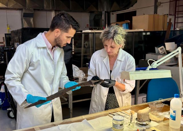 La Comunidad Autónoma restaura la emblemática falcata íbera de ´la cabeza de caballo´ del Museo del Cigarralejo