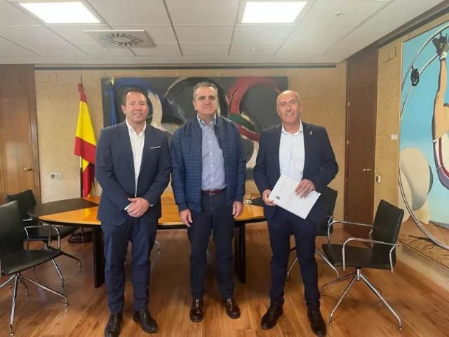 El alcalde de Mula busca financiación en el Consejo Superior de Deportes para construir una pista de atletismo y remodelar el Pabellón Municipal