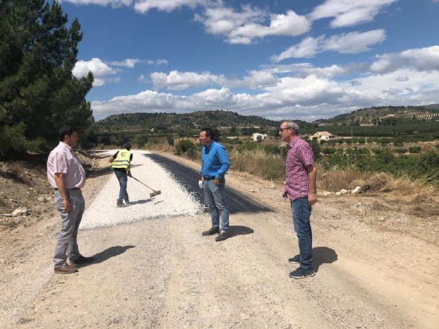 Arreglo de caminos rurales en Mula
