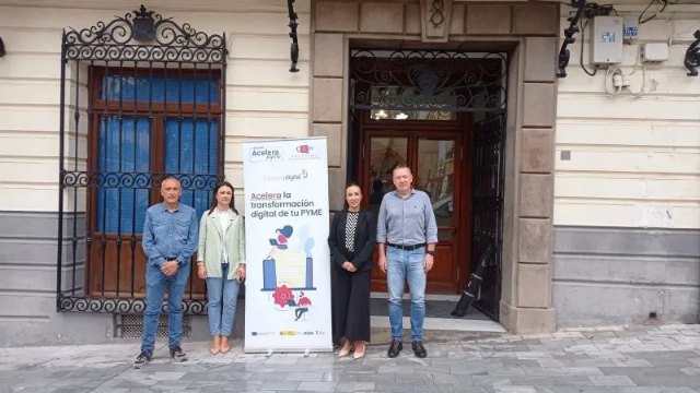 Los comercios de Mula conocen el Programa Acelera Pyme
