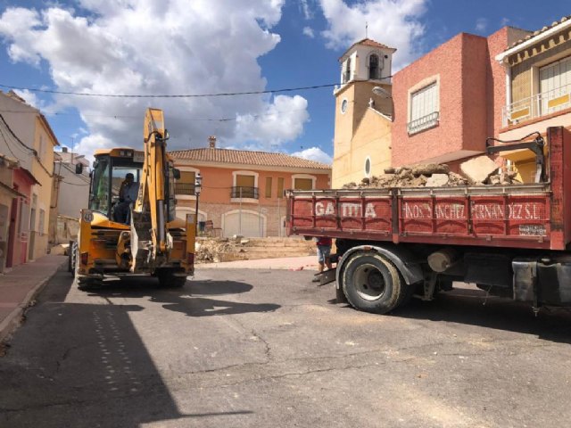 Nuevo muro en la plaza de la Iglesia de Fuente Librilla