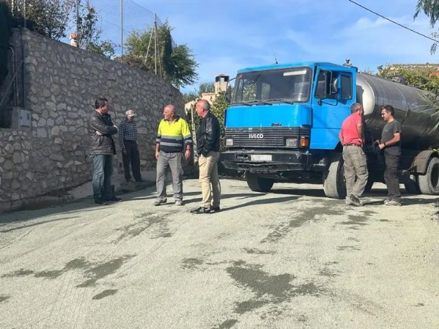 Se arregla el camino rural situado detrás de la Citroën en Mula