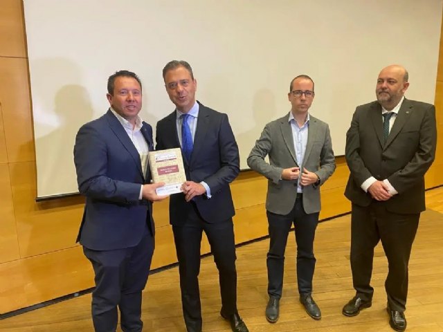 Mula recibe el archivo digitalizado del Padrón de Vecinos de 1875