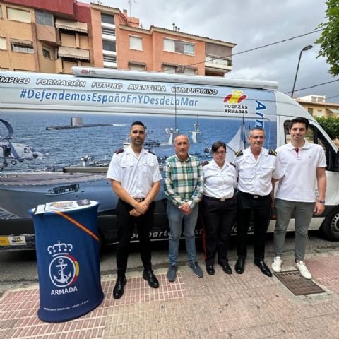 Visita de las Fuerzas Armadas Españolas a los institutos de Mula para informar sobre sus salidas laborales