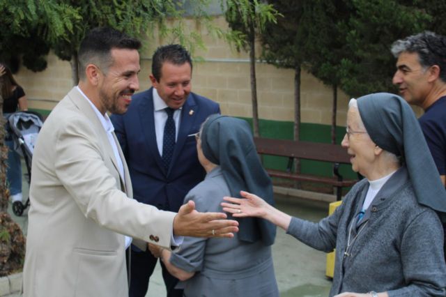 El alcalde de Mula, junto con el concejal de Educación asisten a la inauguración de la nueva Escuela Infantil del Colegio Cristo Crucificado