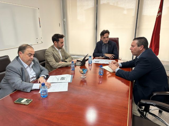 El alcalde de Mula reivindica más inversiones en infraestructuras durante su reunión con el consejero de Fomento