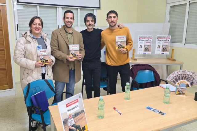 Fuente Librilla acoge con éxito la presentación del libro «Ropasuelta» de Santos Martínez