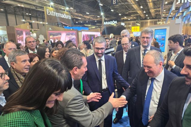 Intensa jornada de trabajo de la delegación de Mula en FITUR 2025