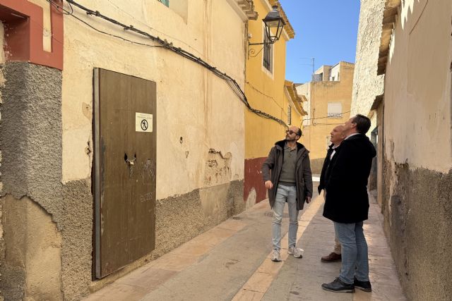 El Ayuntamiento de Mula actúa en el trabajo de demolición de inmuebles y movimientos de tierras en el Barrio del Carmen