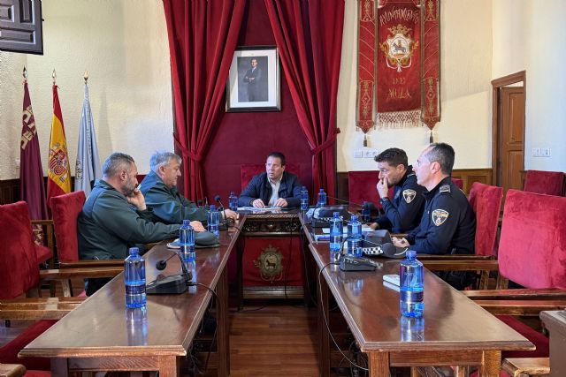 El alcalde mantiene una reunión de coordinación con Policía Local y Guardia Civil