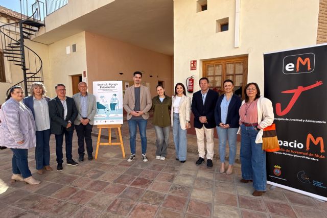 La directora general de Juventud visita Mula para presentar el nuevo servicio de apoyo psicosocial para jóvenes