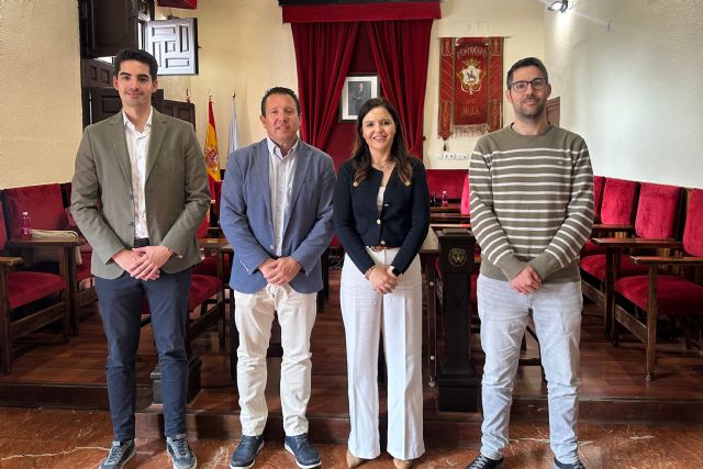 Mula refuerza su compromiso con la transparencia en una reunión con el Comisionado de Transparencia