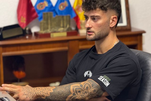 El Ayuntamiento recibe a Felipe Cabrera, Campeón Internacional de Culturismo Natural