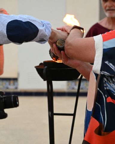 Mula recibe al fuego sagrado de Cartagineses y Romanos