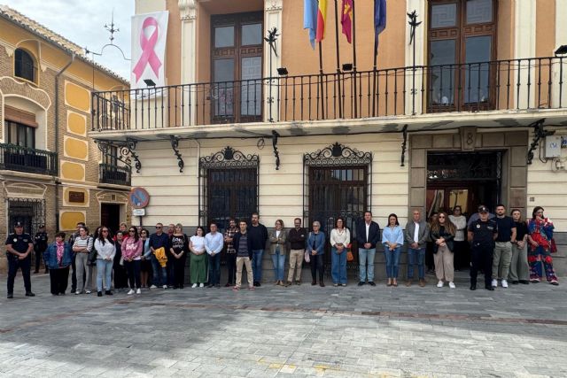 Minuto de silencio en memoria de la víctima de violencia de género en Librilla