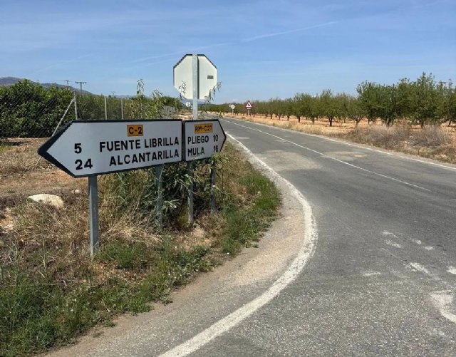 El alcalde de Mula y concejales asisten al acto de presentación de arreglos en la carretera RM-515