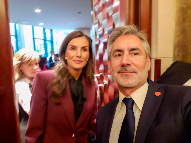 Los Reyes de España culminan su visita oficial a China con un encuentro con la comunidad española en Pekín