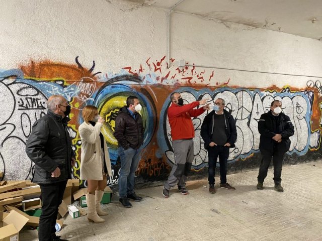 El Alcalde de Mula y miembros del Equipo de Gobierno visitan las obras de renovación de la instalación eléctrica de la Plaza de Abastos