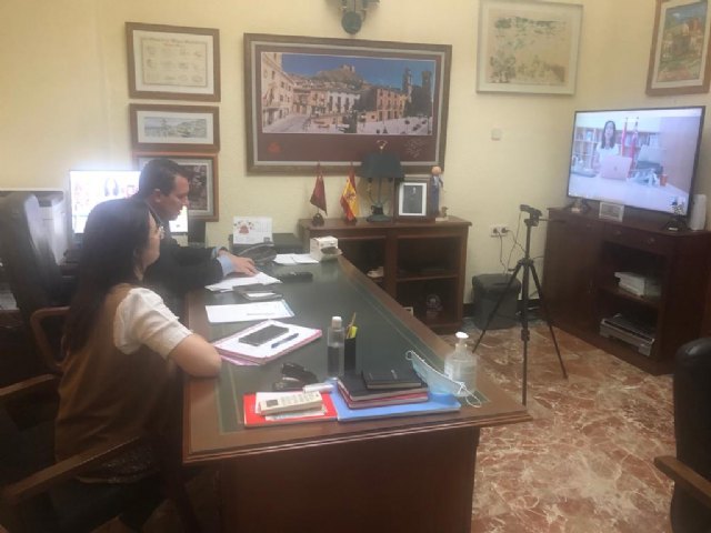 Alcalde y Concejala de Turismo mantienen una reunión con la Consejera de Turismo, Juventud y Deportes