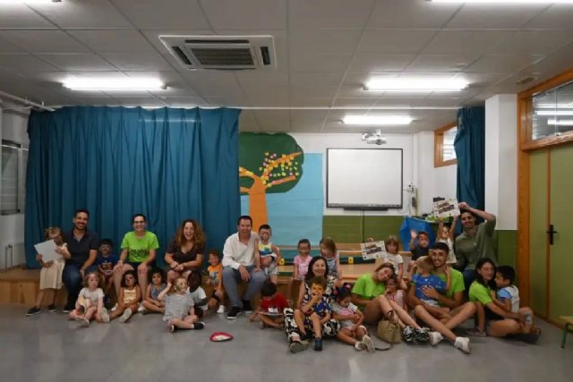 Entrega de diplomas a los niños y niñas de la Escuela Municipal de Verano