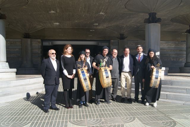 La Asamblea respalda por unanimidad la iniciativa del PSOE para promocionar las XXXIII Jornadas de Exaltación del Tambor y el Bombo de Mula