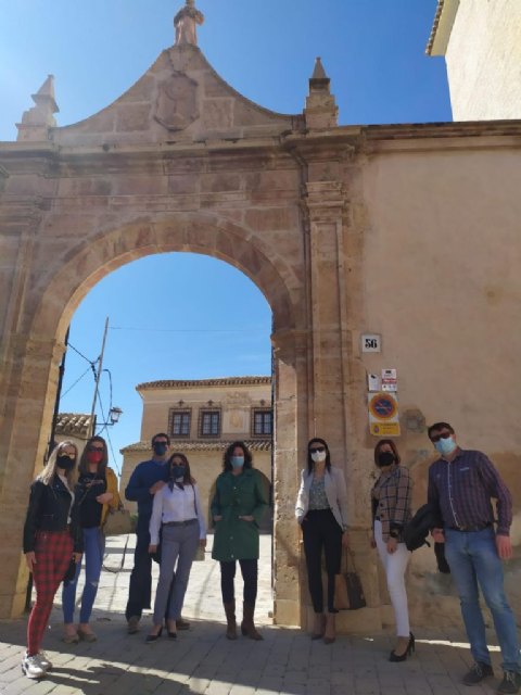 Una delegación compuesta por ocho agencias de viajes pertenecientes a Amuravi visitan los recursos turísticos, hosteleros y de alojamiento del municipio