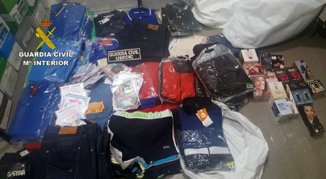 La Guardia Civil detiene a una persona con más de 500 productos falsificados