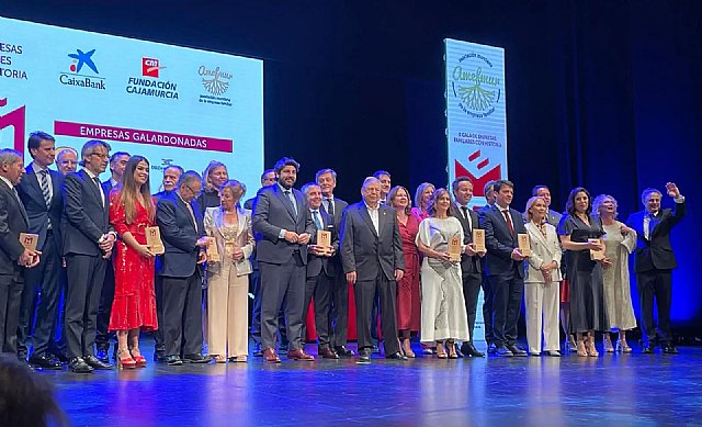El alcalde de Mula reconoce la excelencia de HIDA Alimentación en los Premios de Empresas Familiares de la Región de Murcia