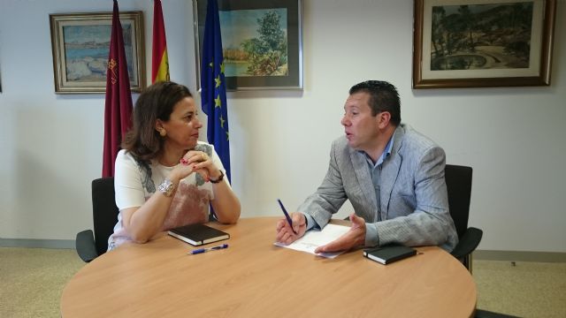 La directora general de Fondos Agrarios y Desarrollo Rural se entrevista con el alcalde de Mula