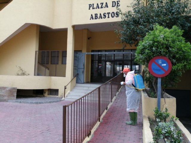 Limpieza desinfectante en calles como medida preventiva COVID-19