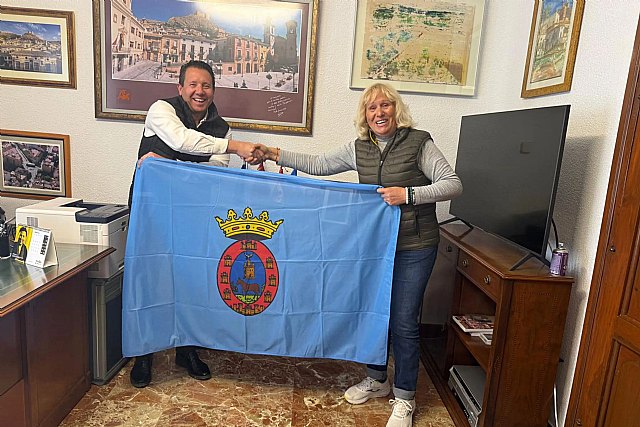 El alcalde recibe a la presidenta de la FEAA y refuerza la proyección de Mula como destino referente para autocaravanas