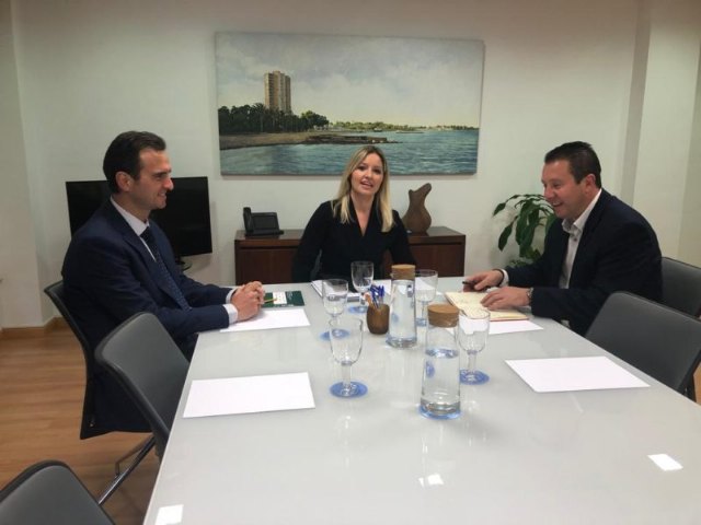 El Alcalde mantiene una reunión con la Consejera de Empresa e Industria
