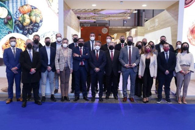 El Alcalde de Mula y la Concejala de Turismo asisten al principal escaparate turístico a nivel internacional, FITUR 2022