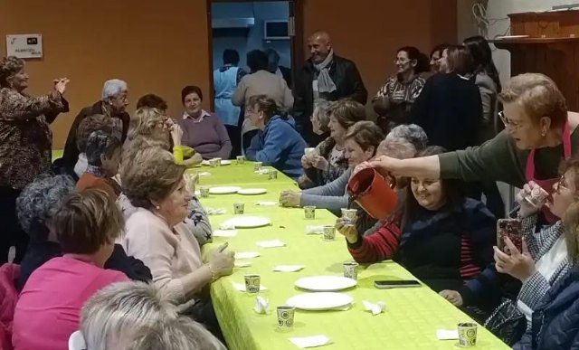 La Asociación de Amas de Casa celebra la Noche de Reventón