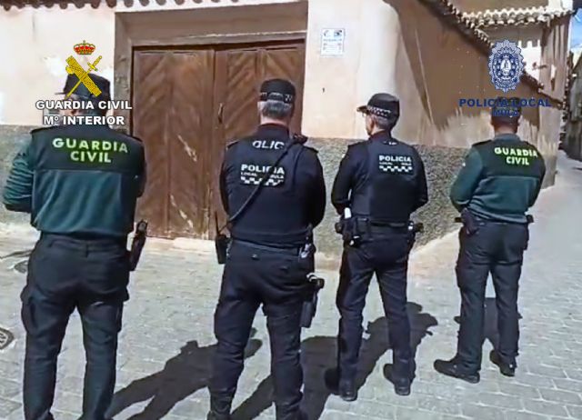 Detienen a un matrimonio por permanecer en el domicilio de una vecina de Mula mientras se encontraba de viaje