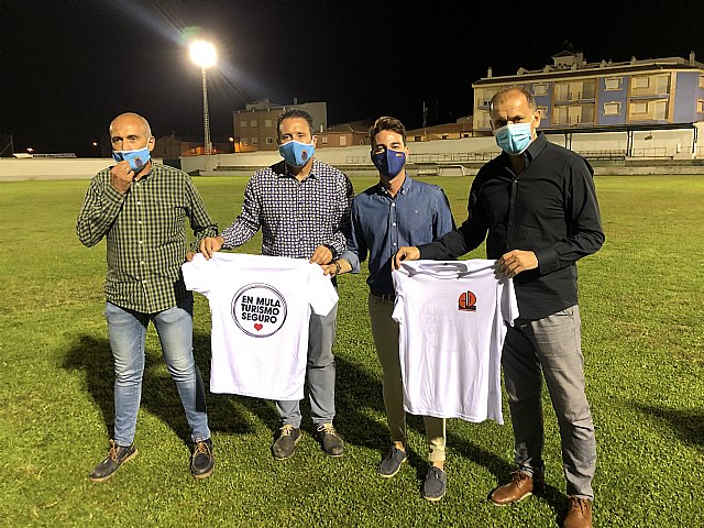 El Director General de Deportes visita al Muleño C.F. en el inicio de la temporada de entrenamientos