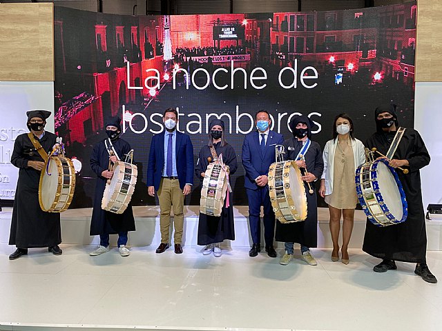 El alcalde de Mula presenta el Fitur el festejo de La Noche de los Tambores