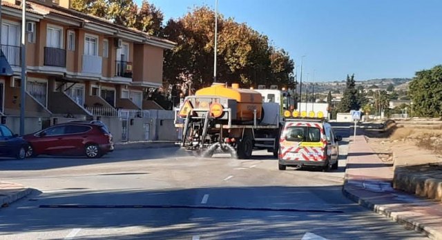 El Ministerio de Fomento colabora en la desinfección de las calles de Mula