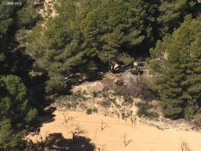 Efectivos del Infomur han apagado antes de que afectara al monte una quema descontrolada próxima a Sierra Espuña