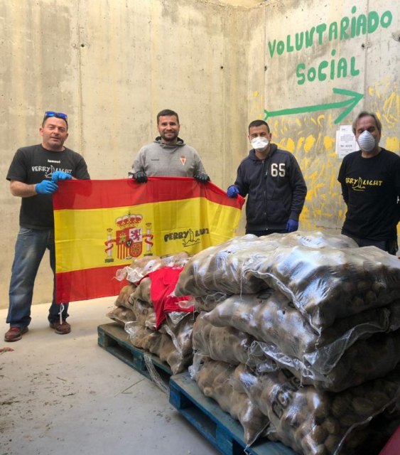 PERRY LIGTH de Mula ha realizado una donación de varios kilos de patatas al Programa Municipal de Alimentos de Mula