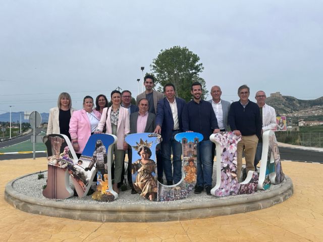 Finalizada una glorieta en Mula que reforzará la seguridad vial y mejorará el tránsito de más de 10.000 vehículos diarios