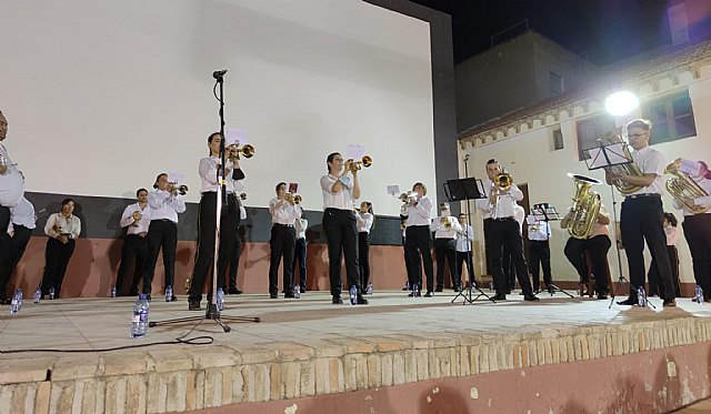 Música al raso. La Banda de Cornetas y Tambores de El Cigarralejo ofrecía este viernes un gran concierto en la Terraza-Auditorio del Centro Joven