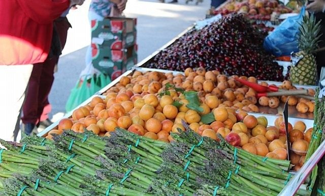 Nota informativa mercado semanal de ropa y agroalimentario en Mula